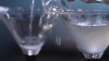 Martini gözlük içine dökme