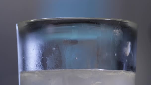 le processus de fabrication d'un cocktail