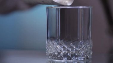 Buz cam içine ekleme