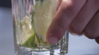 Kokteyl hazırlama süreci