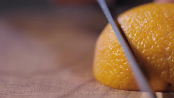 Rebanadas de naranja cortadas — Vídeos de Stock