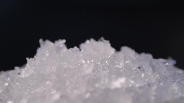 Eis auf die Spitze gegossen — Stockvideo