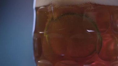 Bir kireç bira cam ekleme