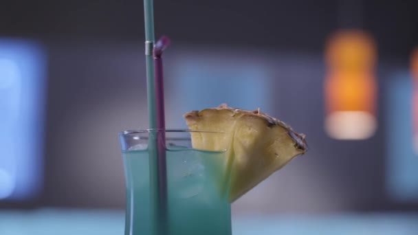 蓝色夏威夷鸡尾酒 — 图库视频影像