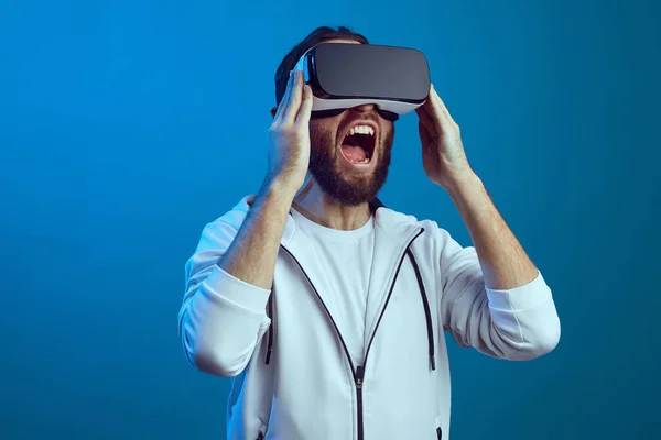 Young man using virtual reality headset. VR, future, gadgets, technology — Stock Photo, Image