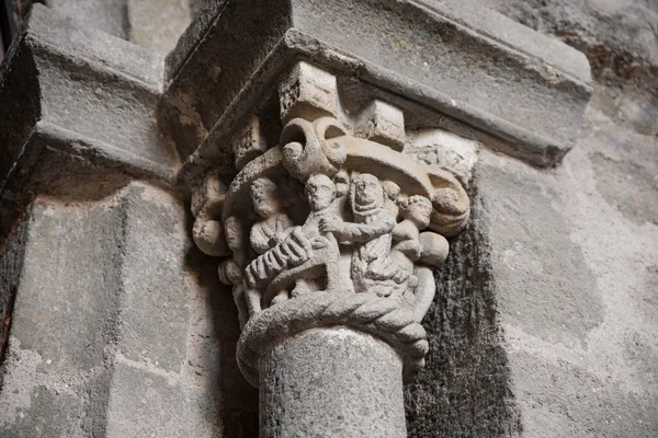 Oude Zuil Hoofdstad Een Kerk Frankrijk Stad Puy Velay — Stockfoto