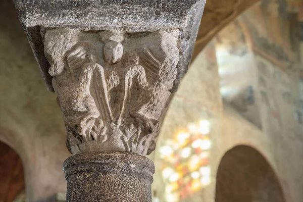 Kolumna Starym Kościele Mieście Puy Velay — Zdjęcie stockowe