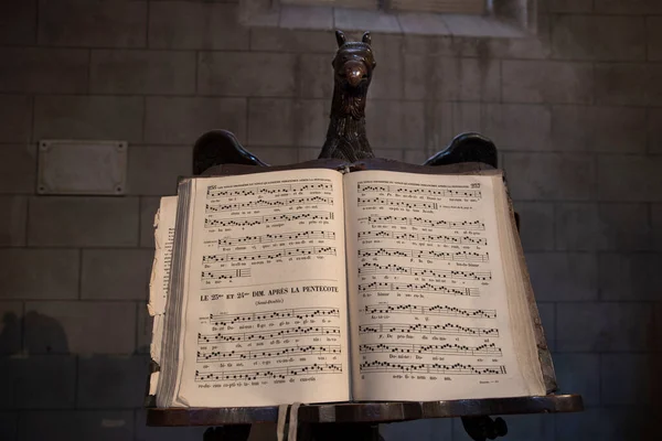 Old score of religious music written in French \