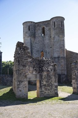 Fransa 'nın Oradour sur Glane köyünün yıkıntısı, eski bir savaş katliamının kalıntısı.