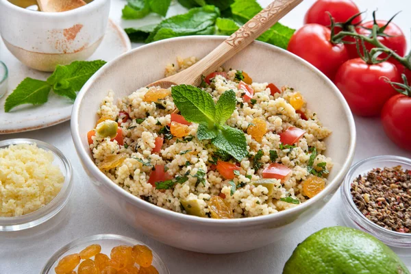 Close Tabbouleh Dish Surrounding Ingredients — Stock Photo, Image