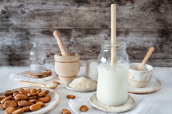 Primer Plano Leche Almendras Casera Con Una Paja Ecológica Bambú — Foto de Stock