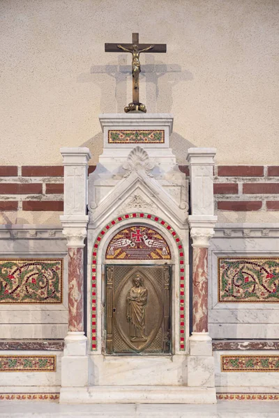 Detalhe Crucifixo Decoração Torno Dele Uma Igreja Católica — Fotografia de Stock
