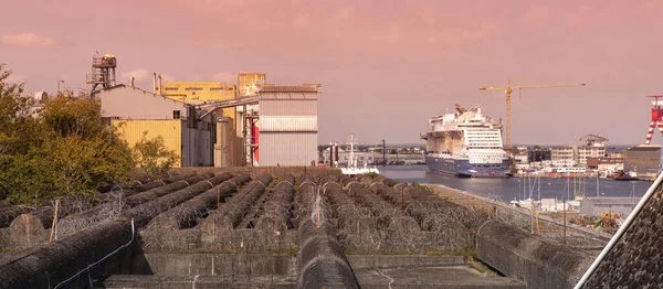 フランスのブルターニュにある港とサン ナゼール市 — ストック写真
