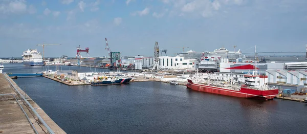 Fransa, Brittany 'deki Saint Nazaire Limanı ve kenti