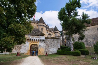 Dordogne, Fransa 'daki Fnelon Ortaçağ Şatosu' nun dışında.