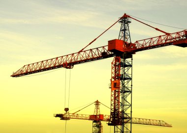 batan güneşin arka plan üzerinde vinç