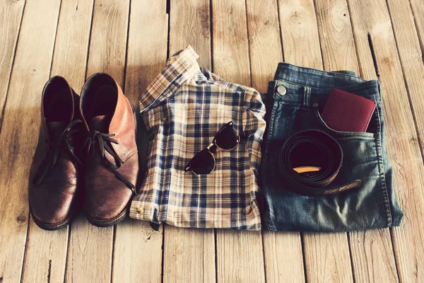 Vintage,Plaid shirt,Jean,Belt,leather shoes,Wallet and sunglasse — Stock Photo, Image