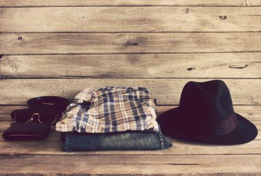 Vintage, ekose gömlek, cüzdan, güneş gözlüğü, şapka, kemer, Jean Wood geri