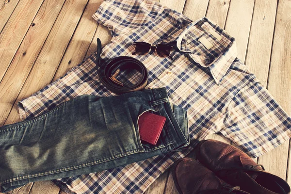 Vintage,Plaid shirt,Jean,Belt,leather shoes,Wallet and sunglasse — Stock Photo, Image