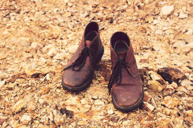 Vintage sesi: portakal deri ayakkabı kayalar