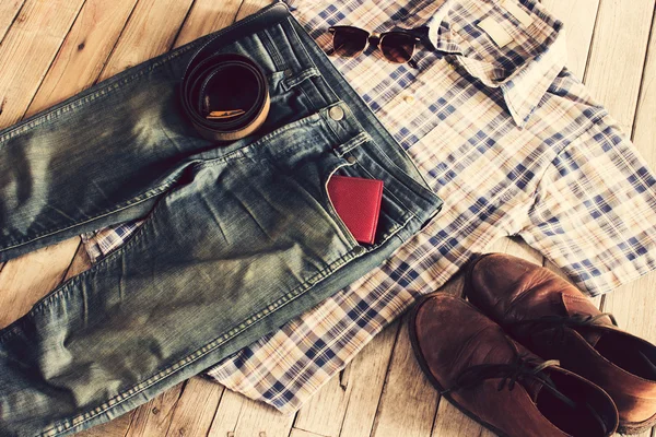 Vintage,Plaid shirt,Jean,Belt,leather shoes,Wallet and sunglasse — Stock Photo, Image