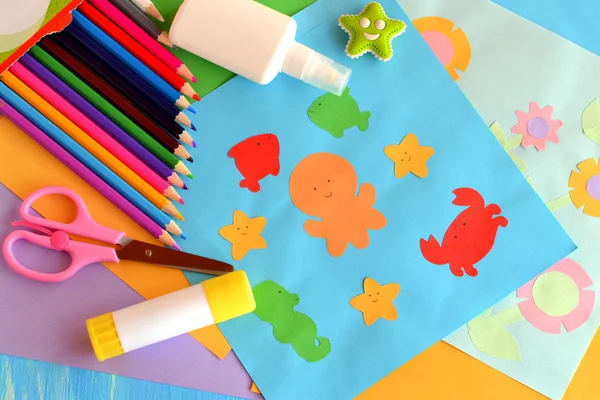 Carta mare animali e fiori artigianali. Biglietti estivi per bambini idea artigianale — Foto Stock