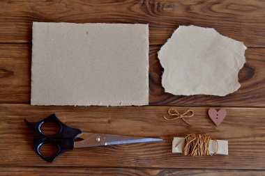 Çocukların yaratıcılığı için malzemeler. El işi projeleri için geri dönüştürülmüş karton. Ucuz araç gereç