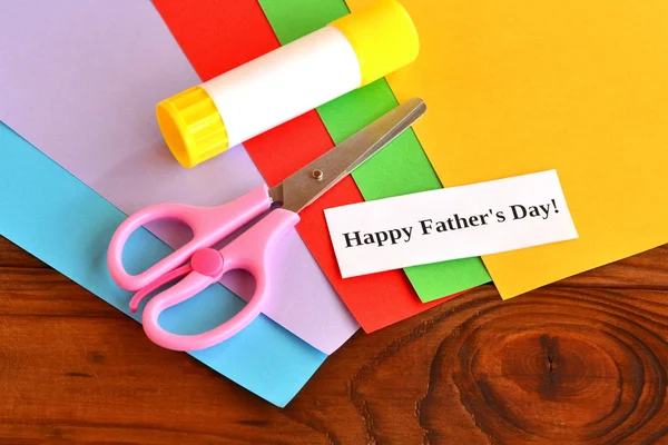 Idea for easy to make Father's day gift. Sheets of colored paper, glue stick, scissors, a piece of white paper with the words Happy Father's day. Easy fathers day crafts. Art project for kids — 스톡 사진