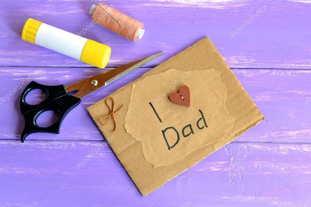 Carte De Voeux Avec Texte J Aime Papa Boite De Carton Recyclee Pour Diy Des Materiaux Bon Marche Pour Les Enfants Des Projets Amusants Image Libre De Droit Par Onlyzoia C