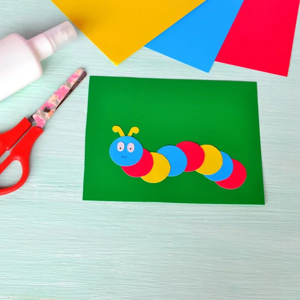 Applique per bambini in cartone. Forbici, colla, fogli di carta. Set per bambini arte — Foto Stock