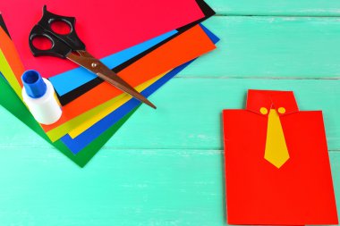 Mutlu Babalar günü kartı, karton, makas, yapıştırıcı yaprak. Çocuk Sanat küme 