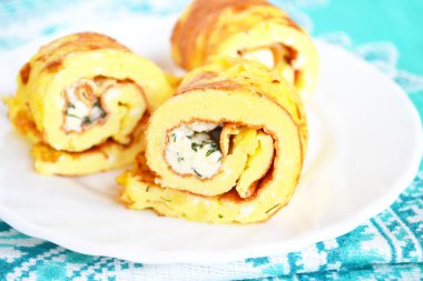 Omlet peynir ve Yeşiller ile alır. Lezzetli omlet meze