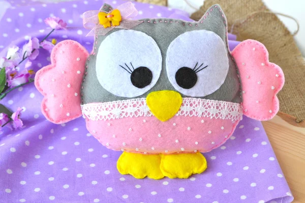 Cute owl toy. Felt soft toy. Sewing crafts for children — Stock Photo, Image