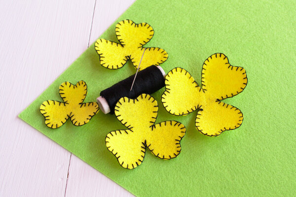 Желтые войлочные цветы. Швейный набор. Как сделать цветок из войлока
