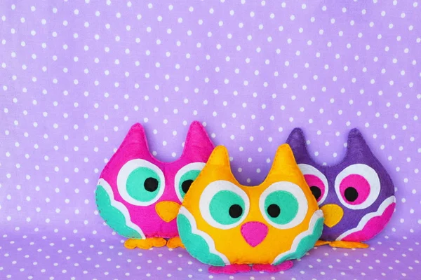 Funny felt owls toys. Sewing crafts. Handmade toys — Stock Photo, Image