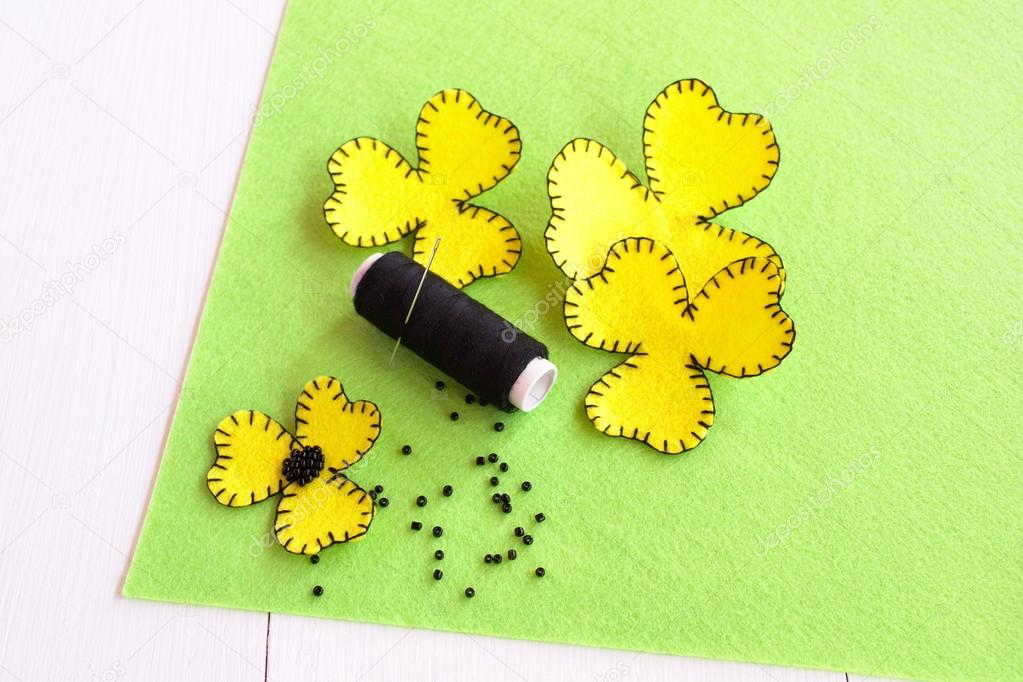 Yellow felt flowers set. Sewing set. How to make a flower out of felt tutorial