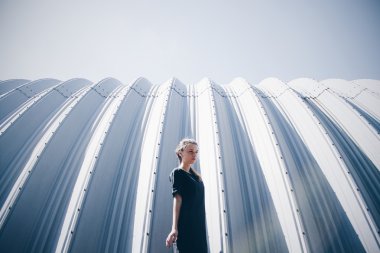 Genç güzel kadın.