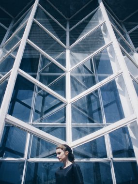 Genç güzel kadın.