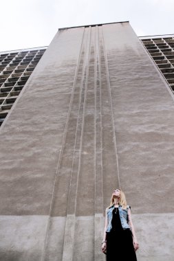 Genç güzel kadın.