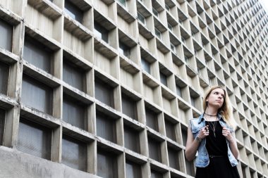 Genç güzel kadın.