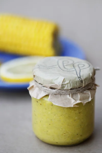 Mısır sos kavanoz malzemelerle