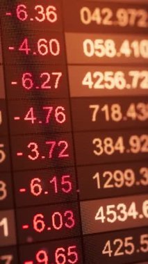 İşletme, yatırım ve fintech içeriği için dijital görüntüde 3D kaydırma rakamları ve kayıplar kırmızıya vurgulanmış mali döviz aktarımı.