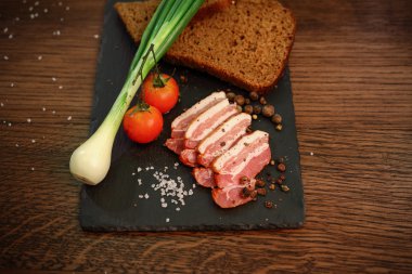 snack, Füme pastırma, kiraz