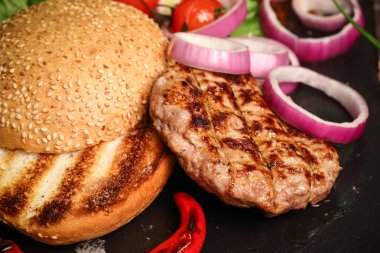 Ayrıntılar hamburger bir parça marul