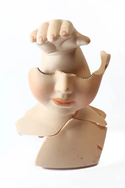 Broken Doll Head and Body Parts on White Background — Stock Photo, Image