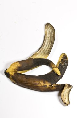 Olgun muz ve deri üzerinde beyaz arka plan üzerinde