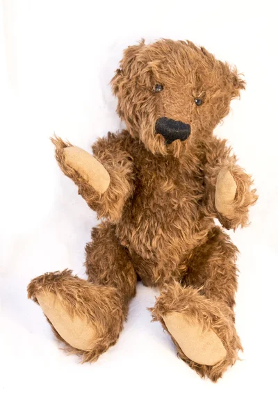 Urso de pelúcia antigo isolado — Fotografia de Stock