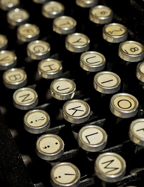 Винтажная французская машинка Close Up of Keys — стоковое фото