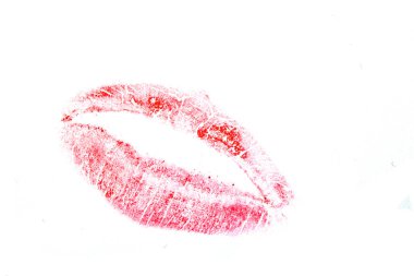 Beyaz arkaplanda kırmızı ruj izi