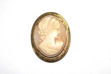 Beyaz Arkaplanda Elmas ve Mücevherleri Olan Güzel Bir Kostüm